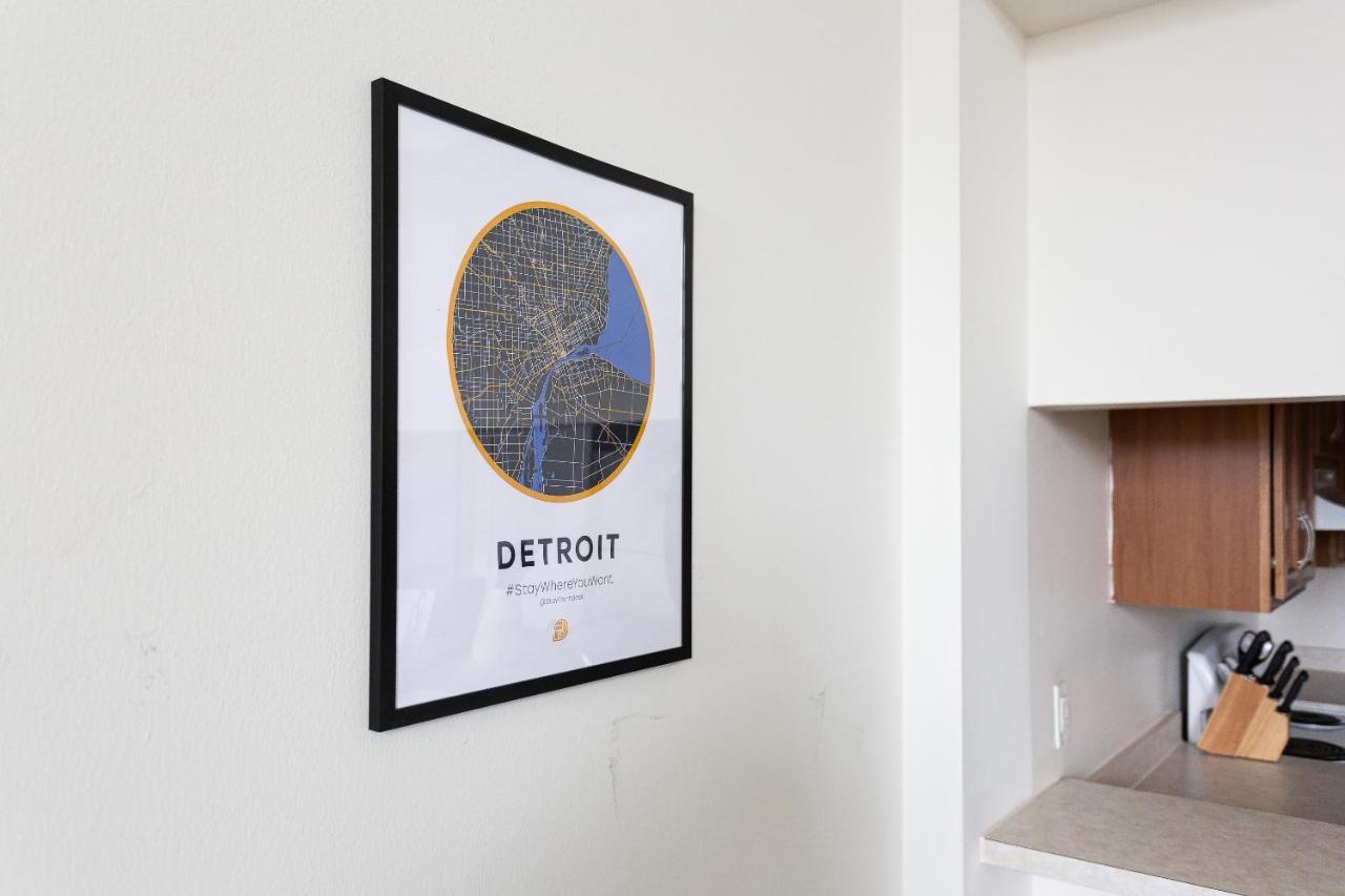 Frontdesk I River Place Apts Rivertown Detroit Room photo